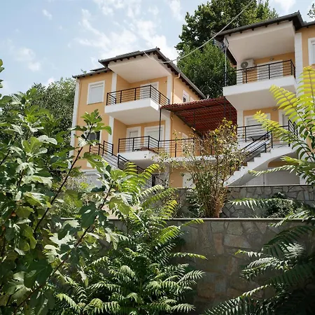 בית נופש Lefti's Sérvia